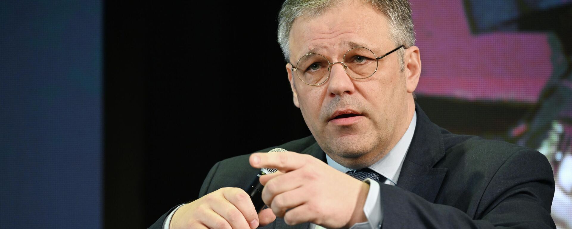  Rodion Miỉoshnik, Đại sứ lưu động của Bộ Ngoại giao Nga về các tội ác của chế độ Kiev  - Sputnik Việt Nam, 1920, 02.12.2025