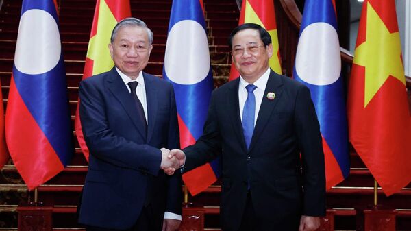 Tổng Bí thư Tô Lâm hội kiến Thủ tướng Lào   - Sputnik Việt Nam