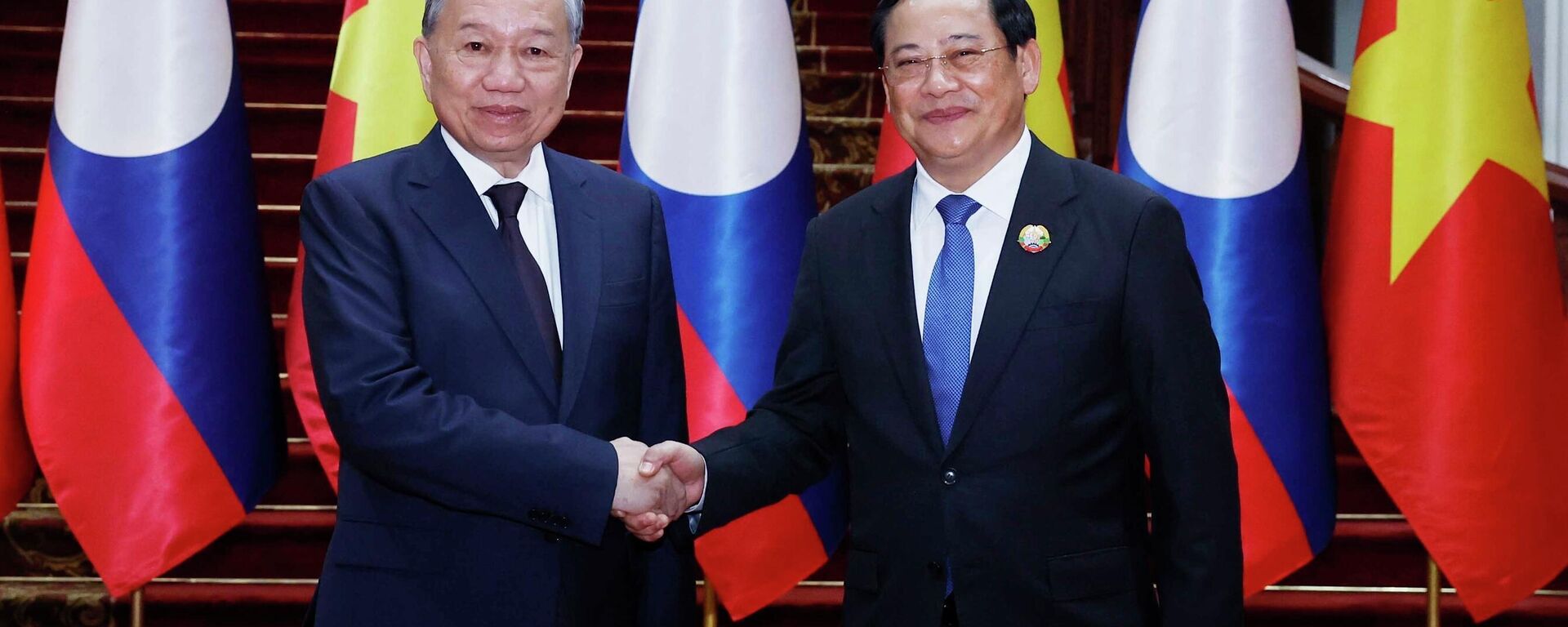 Tổng Bí thư Tô Lâm hội kiến Thủ tướng Lào   - Sputnik Việt Nam, 1920, 02.12.2025