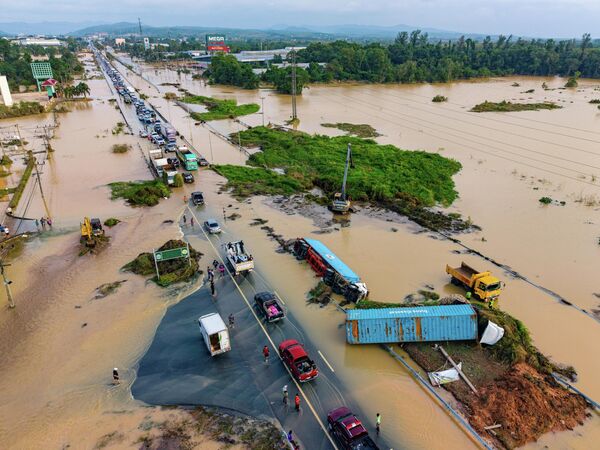 Cảnh nhìn từ trên cao về hậu quả lũ lụt ở Thái Lan - Sputnik Việt Nam