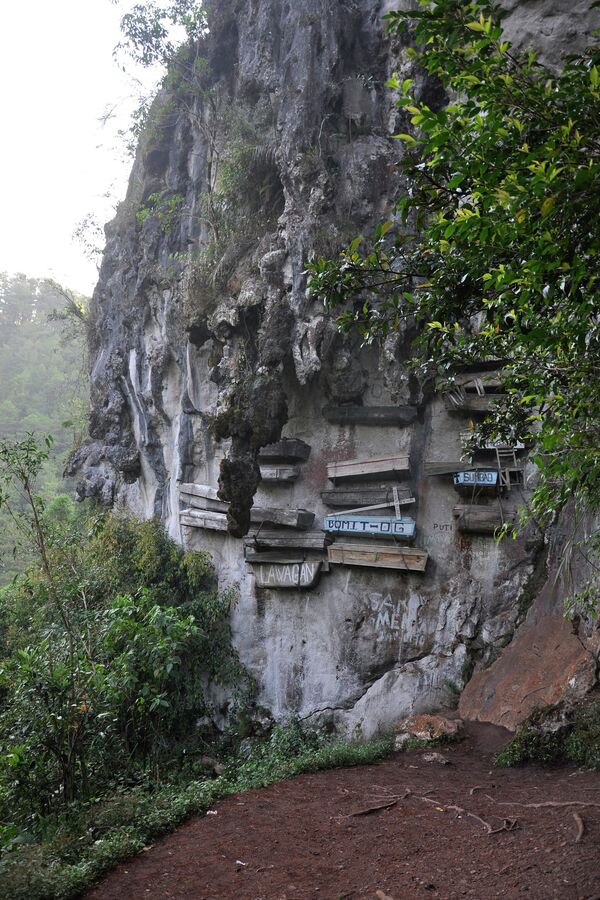 Висячие гробы в Сагаде, Филиппины - Sputnik Việt Nam