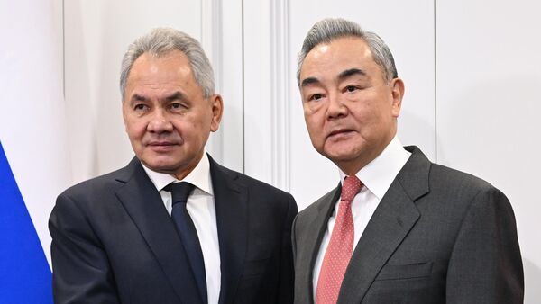 Cuộc gặp giữa Thư ký Hội đồng An ninh Nga Shoigu và Ngoại trưởng Trung Quốc Vương Nghị - Sputnik Việt Nam