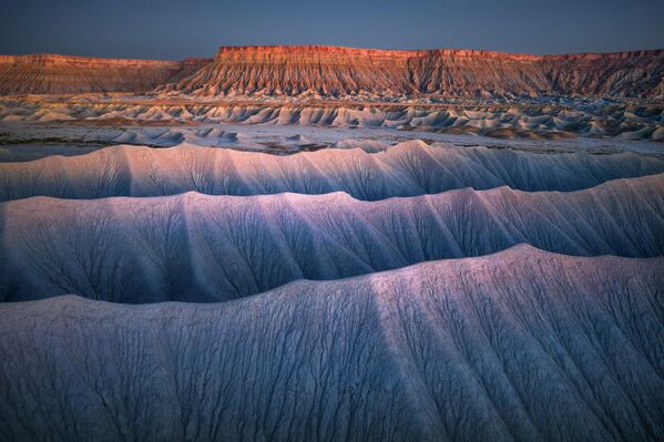 Bức tranh “The Waves of Time” (“Những con sóng thời gian”) của nhà nhiếp ảnh người Tây Ban Nha Luis Vilarino, lọt vào vòng chung kết cuộc thi The 12th International Landscape Photographer of the Year - Sputnik Việt Nam