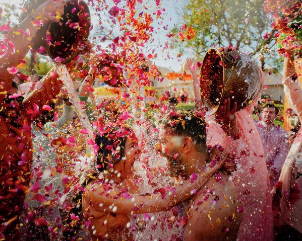 Tác phẩm của Shivali Chopra – Lọt vào vòng chung kết hạng mục Single Capture, cuộc thi 2025 International Wedding Photographer of the Year - Sputnik Việt Nam