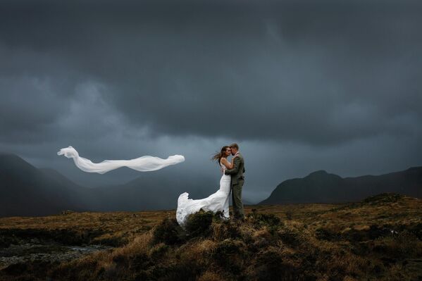 Tác phẩm của Oli Prince – Giải nhất hạng mục Couple Portrait, cuộc thi 2025 International Wedding Photographer of the Year - Sputnik Việt Nam