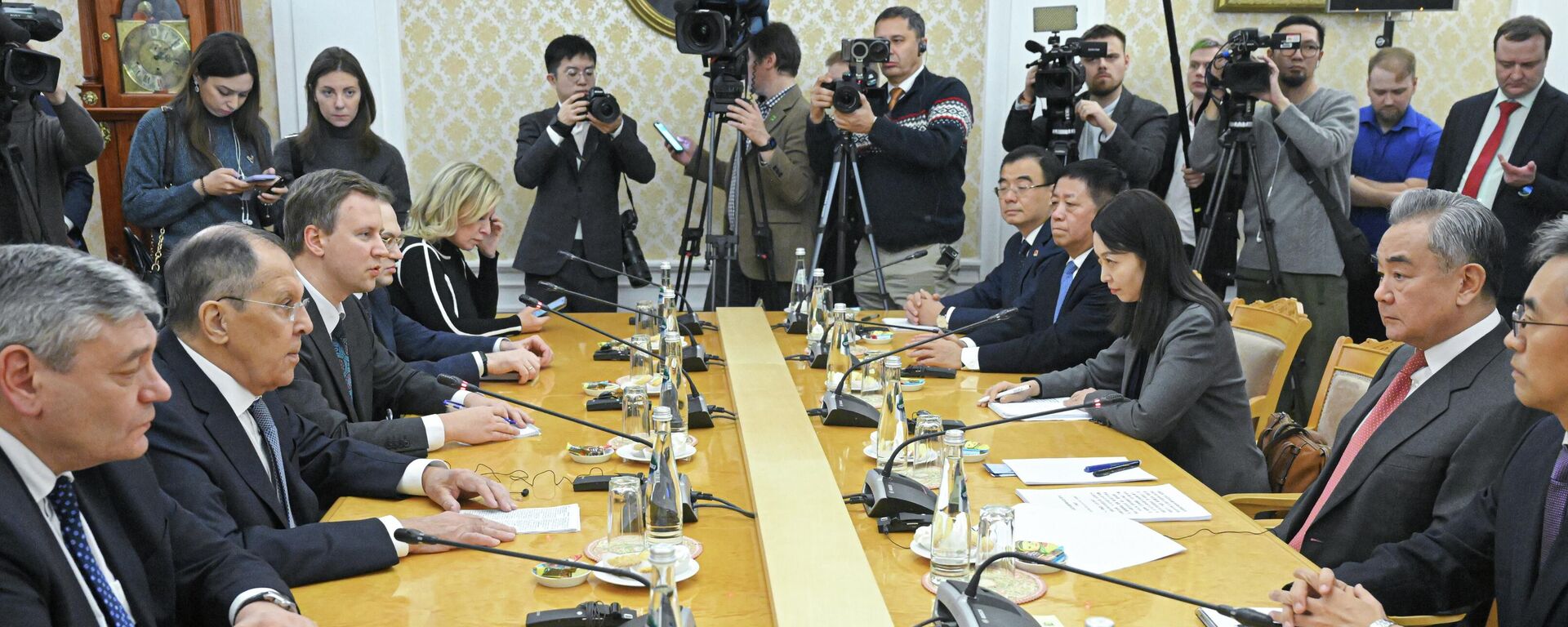 Cuộc gặp giữa Bộ trưởng Ngoại giao Nga và Trung Quốc Sergey Lavrov và Vương Nghị - Sputnik Việt Nam, 1920, 02.12.2025