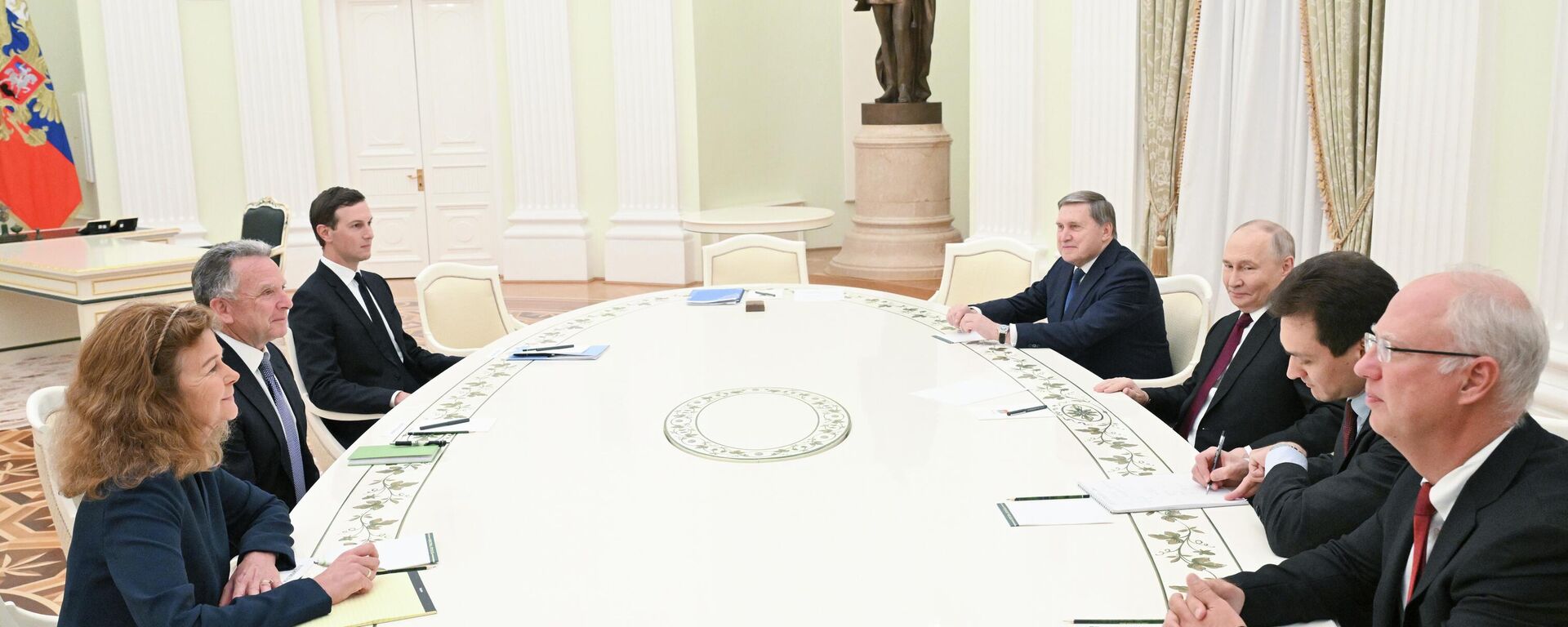 Tổng thống Nga Putin tiếp Đặc phái viên của Tổng thống Hoa Kỳ Witkoff trong Điện Kremlin - Sputnik Việt Nam, 1920, 02.12.2025