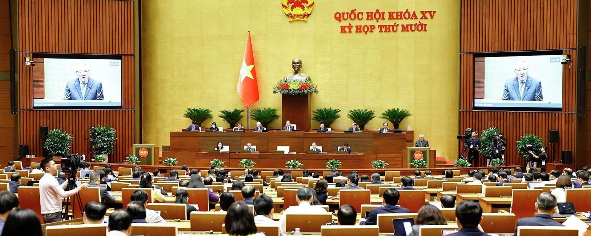 Phó Thủ tướng Thường trực Chính phủ Nguyễn Hòa Bình trình bày Báo cáo về việc thực hiện một số nghị quyết của Quốc hội nhiệm kỳ khóa XIV và khóa XV về giám sát chuyên đề, chất vấn - Sputnik Việt Nam, 1920, 11.12.2025