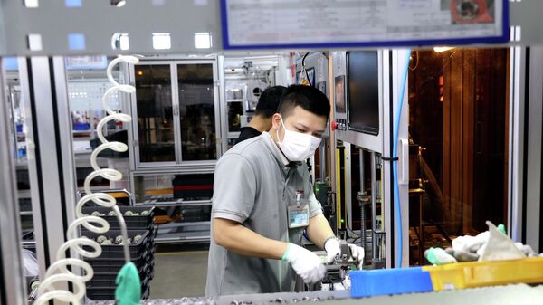 Công nhân sản xuất các sản phẩm dụng cụ điện cầm tay tại dự án Nhà máy Keystone Electrical Việt Nam (Khu Công nghiệp Liên Hà Thái), xã Thái Thụy, tỉnh Hưng Yên - Sputnik Việt Nam