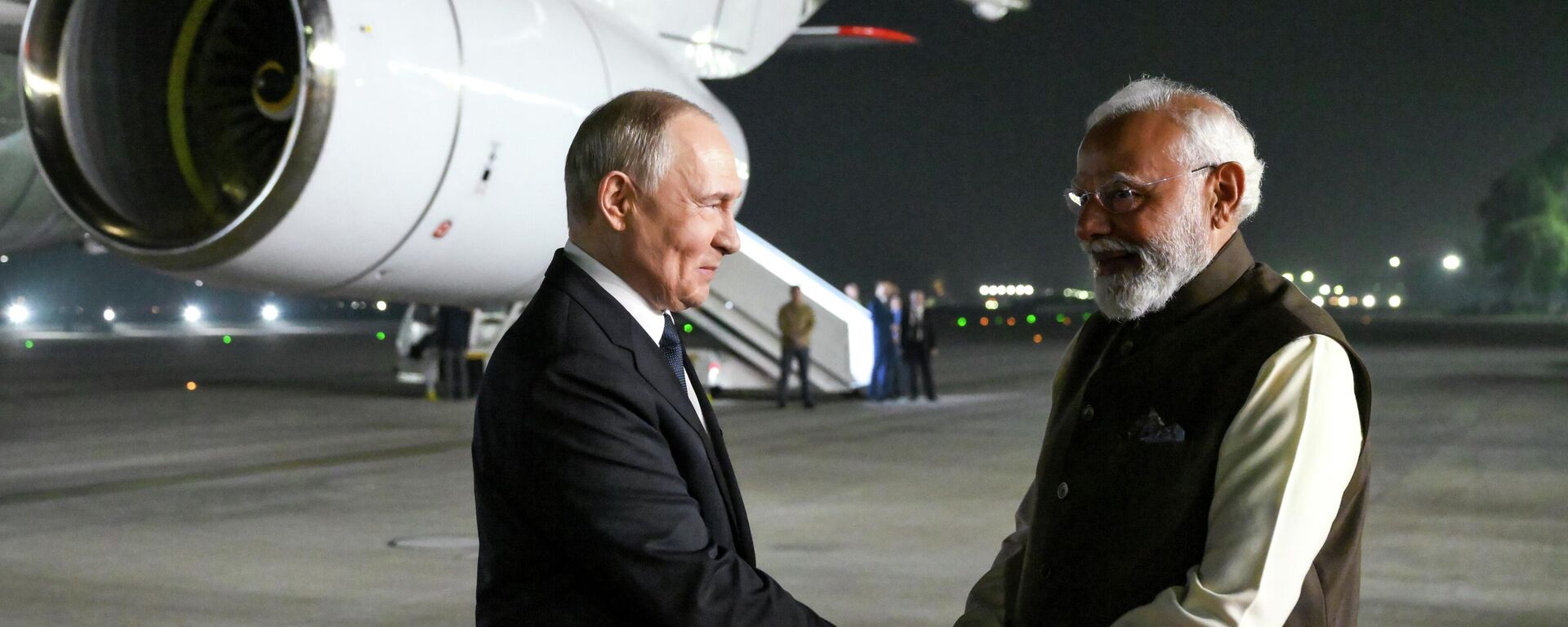 Tổng thống Nga Vladimir Putin và Thủ tướng Ấn Độ Narendra Modi  - Sputnik Việt Nam, 1920, 05.12.2025