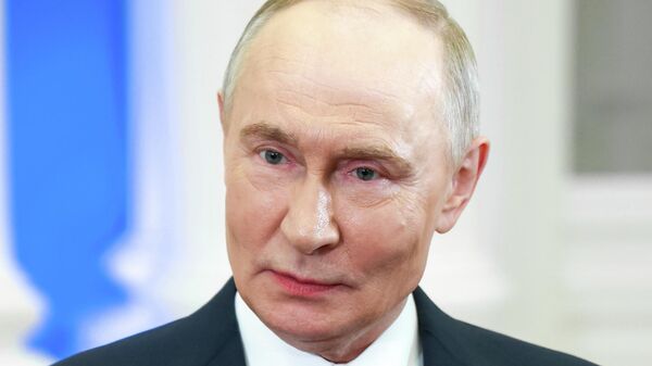 Tổng thống Vladimir Putin đã trả lời phỏng vấn kênh truyền hình Aaj Tak và India Today. - Sputnik Việt Nam