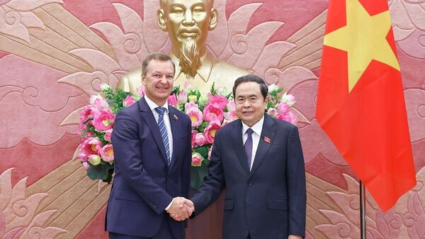 Chủ tịch Quốc hội Trần Thanh Mẫn tiếp Phó Chủ tịch Thứ nhất Hội đồng Liên bang Quốc hội Liên bang Nga - Sputnik Việt Nam