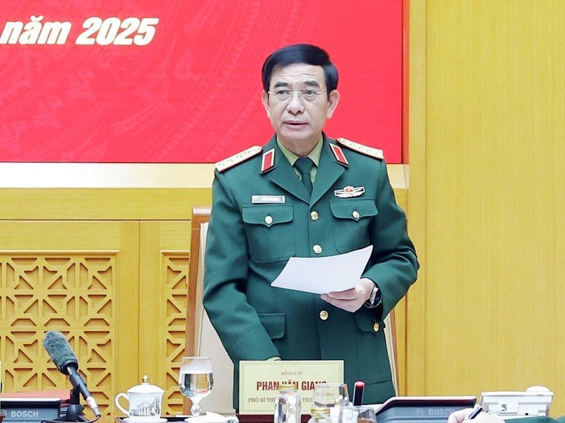 Đại tướng Phan Văn Giang, Uỷ viên Bộ Chính trị, Phó Bí thư Quân uỷ Trung ương, Bộ trưởng Bộ Quốc phòng phát biểu - Sputnik Việt Nam, 1920, 05.12.2025