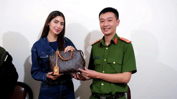 Công an trao trả tài sản cho hoa hậu Mexico - Sputnik Việt Nam