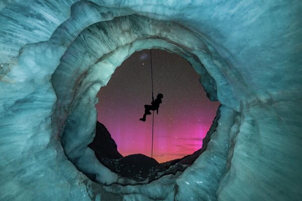 Bức ảnh “Lights & Ice” (“Ánh sáng và băng giá”) của nhiếp ảnh gia Tori Harp, lọt vào top 25 Bức ảnh xuất sắc nhất cuộc thi Northern Lights Photographer of the Year lần thứ 8 Bức ảnh “Lights & Ice” (“Ánh sáng và băng giá”) của nhiếp ảnh gia Tori Harp, lọt vào top 25 Bức ảnh xuất sắc nhất cuộc thi Northern Lights Photographer of the Year lần thứ 8 - Sputnik Việt Nam