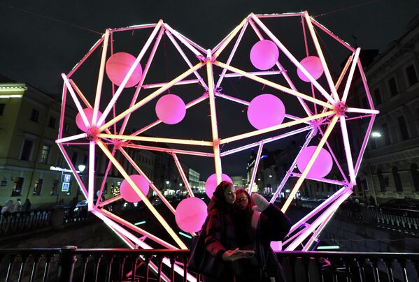 Đèn trang trí mừng Năm Mới ở Saint-Peterburg - Sputnik Việt Nam