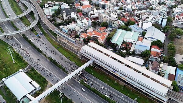 Tàu Metro vào ga Rạch Chiếc, tuyến số 1 Bến Thành - Suối Tiên - Sputnik Việt Nam
