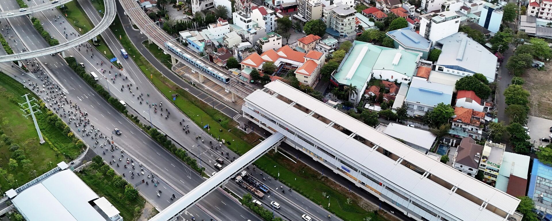 Tàu Metro vào ga Rạch Chiếc, tuyến số 1 Bến Thành - Suối Tiên - Sputnik Việt Nam, 1920, 15.01.2026