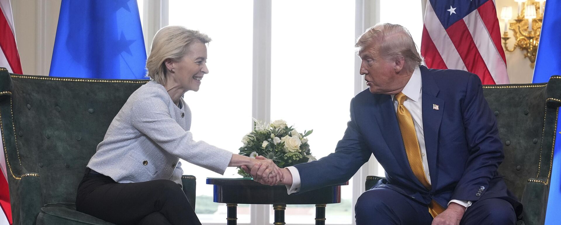 Tổng thống Hoa Kỳ Donald Trump và Chủ tịch Ủy ban Châu Âu Ursula von der Leyen - Sputnik Việt Nam, 1920, 08.12.2025