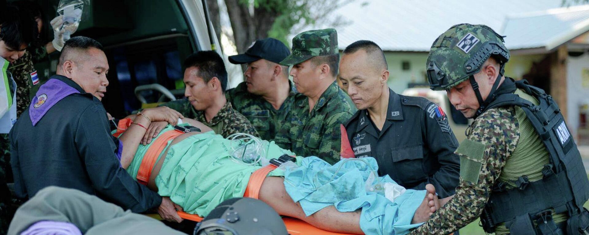 Một binh sĩ Thái Lan bị thương sau cuộc đụng độ ở biên giới Thái Lan và Campuchia - Sputnik Việt Nam, 1920, 08.12.2025