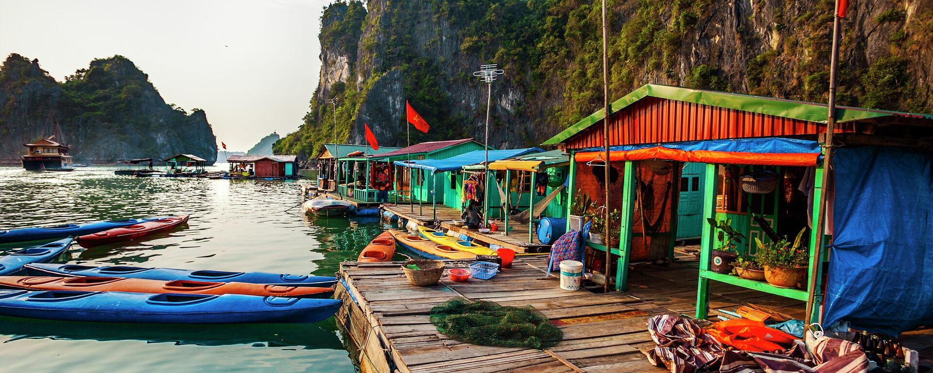 Vịnh Hạ Long, Việt Nam Vịnh Hạ Long, Việt Nam - Sputnik Việt Nam, 1920, 08.12.2025