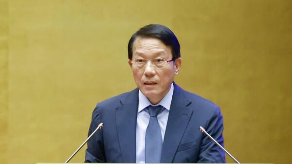 Bộ trưởng Bộ Công an Lương Tam Quang, thừa ủy quyền của Thủ tướng Chính phủ trình bày Báo cáo công tác phòng, chống tội phạm và vi phạm pháp luật năm 2025 - Sputnik Việt Nam