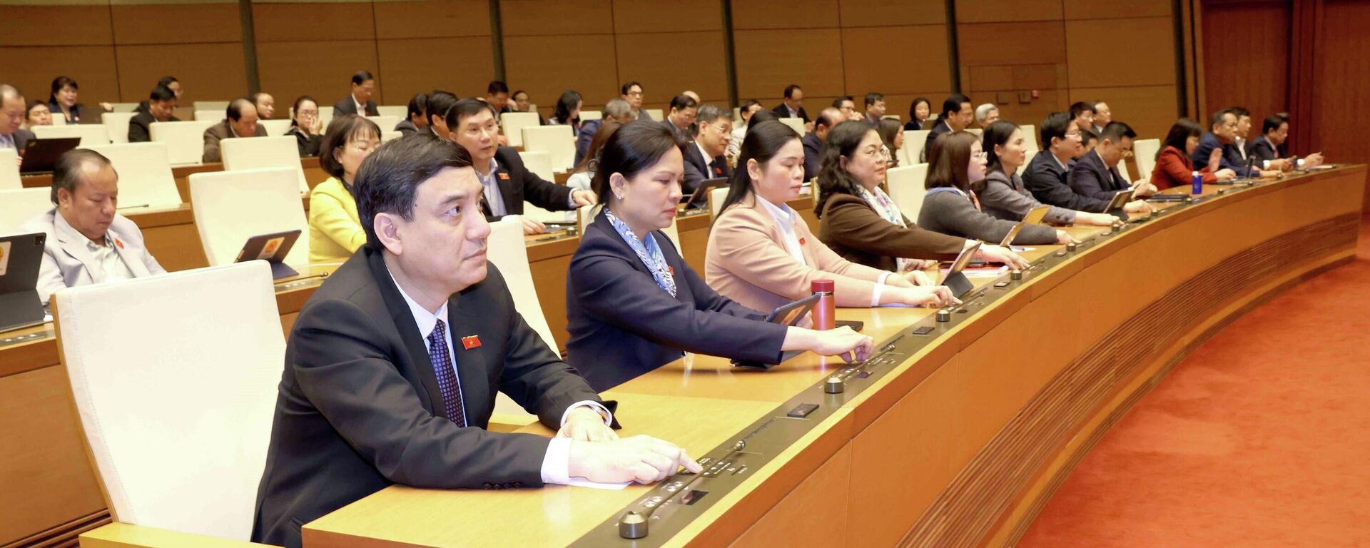 Quốc hội bầu Phó Chủ tịch Quốc hội, Ủy viên Ủy ban Thường vụ Quốc hội - Sputnik Việt Nam, 1920, 10.12.2025