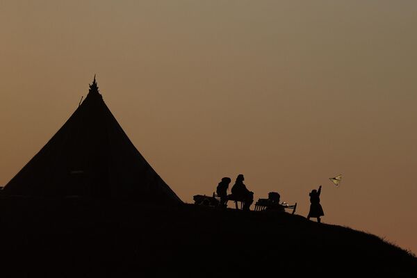 Tác phẩm “Cuộc sống tại nơi cư trú của dòng họ Vanuyto” của nhiếp ảnh gia Donat Sorokin,hạng mục “Nước Nga qua những gương mặt”, cuộc thi ảnh “Đất nước đẹp nhất” do Hội Địa lý Nga tổ chức Tác phẩm “Cuộc sống tại nơi cư trú của dòng họ Vanuyto” của nhiếp ảnh gia Donat Sorokin,hạng mục “Nước Nga qua những gương mặt”, cuộc thi ảnh “Đất nước đẹp nhất” do Hội Địa lý Nga tổ chức - Sputnik Việt Nam