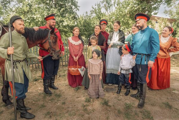 Tác phẩm “Lên yên ngựa ” của nhiếp ảnh gia Maria Astakhova, hạng mục “Nước Nga qua những gương mặt”, cuộc thi ảnh “Đất nước đẹp nhất” do Hội Địa lý Nga tổ chức Tác phẩm “Lên yên ngựa ” của nhiếp ảnh gia Maria Astakhova, hạng mục “Nước Nga qua những gương mặt”, cuộc thi ảnh “Đất nước đẹp nhất” do Hội Địa lý Nga tổ chức - Sputnik Việt Nam