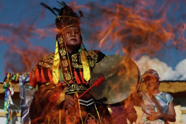 Tác phẩm “Thầy lang” của nhiếp ảnh gia Kirill Kukhmary, hạng mục “Nước Nga qua những gương mặt”, cuộc thi ảnh “Đất nước đẹp nhất” do Hội Địa lý Nga tổ chức Tác phẩm “Thầy lang” của nhiếp ảnh gia Kirill Kukhmary, hạng mục “Nước Nga qua những gương mặt”, cuộc thi ảnh “Đất nước đẹp nhất” do Hội Địa lý Nga tổ chức - Sputnik Việt Nam