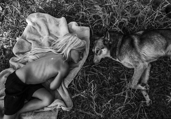 Tác phẩm “Những người bạn thân ” của nhiếp ảnh gia Anastasia Zabezhailova, hạng mục “Nước Nga qua những gương mặt”, cuộc thi ảnh “Đất nước đẹp nhất” do Hội Địa lý Nga tổ chức Tác phẩm “Những người bạn thân ” của nhiếp ảnh gia Anastasia Zabezhailova, hạng mục “Nước Nga qua những gương mặt”, cuộc thi ảnh “Đất nước đẹp nhất” do Hội Địa lý Nga tổ chức - Sputnik Việt Nam