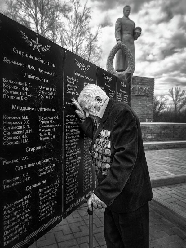 Tác phẩm “Ký ức, hãy gọi ta quay lại ký ức” của nhiếp ảnh gia Andrey Smolnikov, hạng mục “Nước Nga qua những gương mặt”, cuộc thi ảnh “Đất nước đẹp nhất” do Hội Địa lý Nga tổ chức Tác phẩm “Ký ức, hãy gọi ta quay lại ký ức” của nhiếp ảnh gia Andrey Smolnikov, hạng mục “Nước Nga qua những gương mặt”, cuộc thi ảnh “Đất nước đẹp nhất” do Hội Địa lý Nga tổ chức - Sputnik Việt Nam