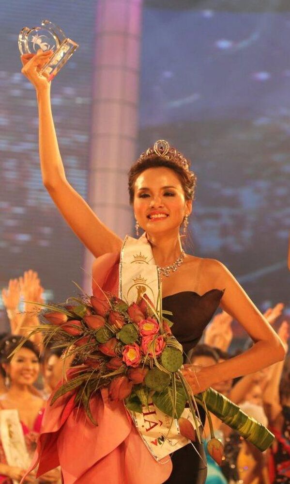 Победительница конкурсов красоты Мисс Мира Вьетнам 2010 и Мисс Вселенная Вьетнам 2012 Лыу Тхи Дьем Хыонг - Sputnik Việt Nam