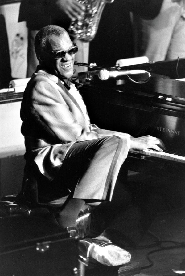 Huyền thoại nhạc soul người Mỹ — nam ca sĩ giọng nam trung kiêm nghệ sĩ dương cầm Ray Charles - Sputnik Việt Nam
