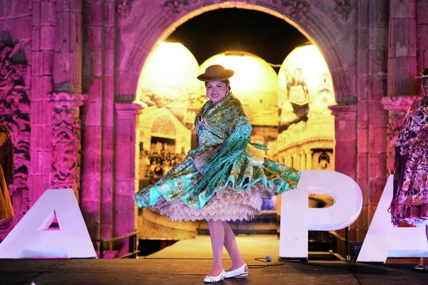 Hoa hậu Cholita Pacena tại cuộc thi sắc đẹp ở Bolivia - Sputnik Việt Nam