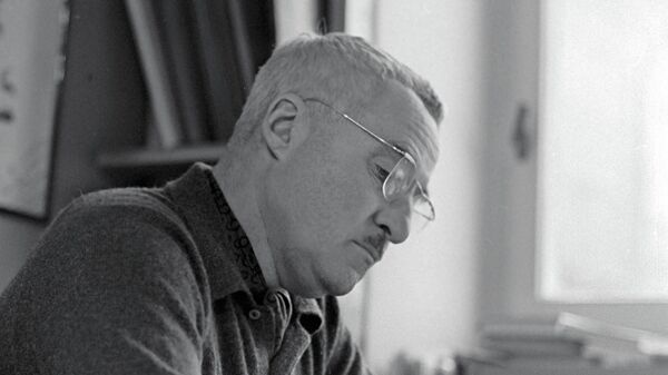 Konstantin Simonov - Sputnik Việt Nam