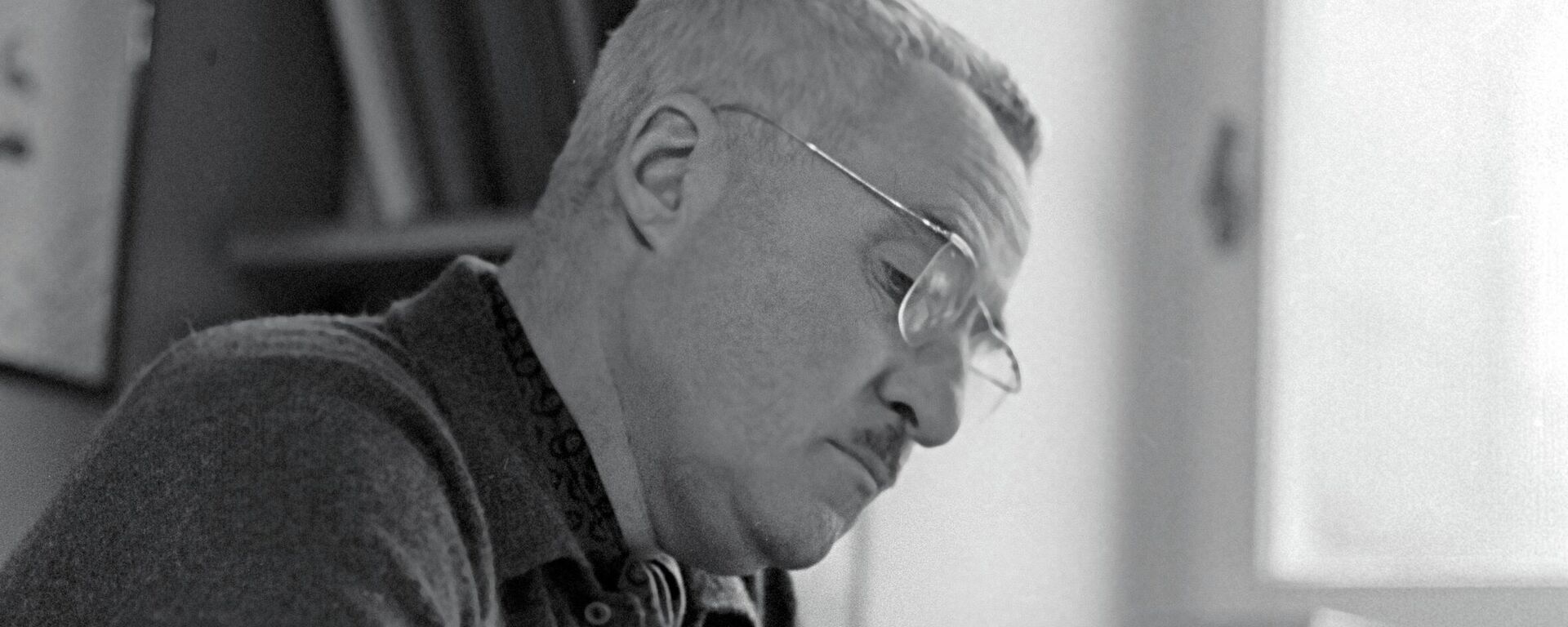 Konstantin Simonov - Sputnik Việt Nam, 1920, 10.12.2025