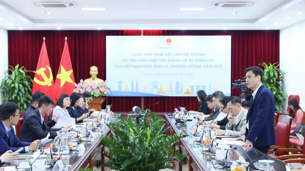 Thứ trưởng Bộ Ngoại giao Đặng Hoàng Giang, Trưởng SOM ASEAN Việt Nam chủ trì cuộc họp
 - Sputnik Việt Nam