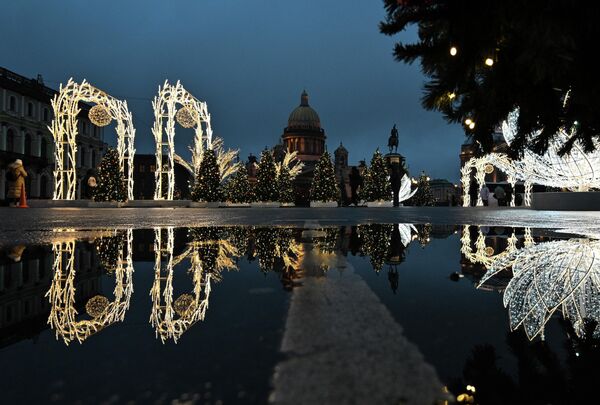 Khu vườn ánh sáng trên Quảng trường St. Isaac, St. Petersburg - Sputnik Việt Nam