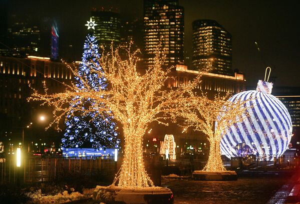 Hệ thống đèn trang trí trên Đồi Poklonnaya, Moskva - Sputnik Việt Nam