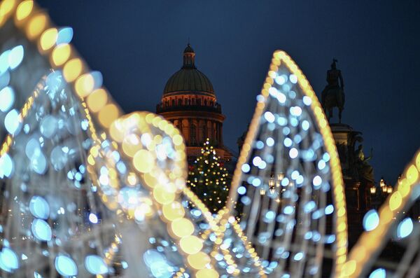 Khu vườn ánh sáng trên Quảng trường St. Isaac, St. Petersburg - Sputnik Việt Nam