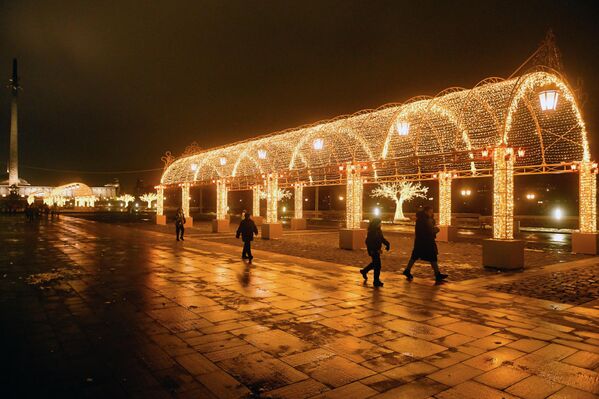 Hệ thống đèn trang trí trên Đồi Poklonnaya, Moskva - Sputnik Việt Nam