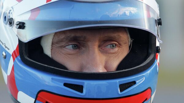 Владимир Путин попробовал себя в роли пилота Формулы-1 - Sputnik Việt Nam