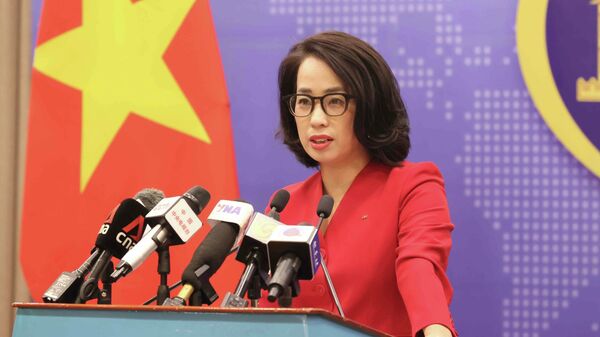 Người phát ngôn Bộ Ngoại giao Phạm Thu Hằng chủ trì họp báo - Sputnik Việt Nam