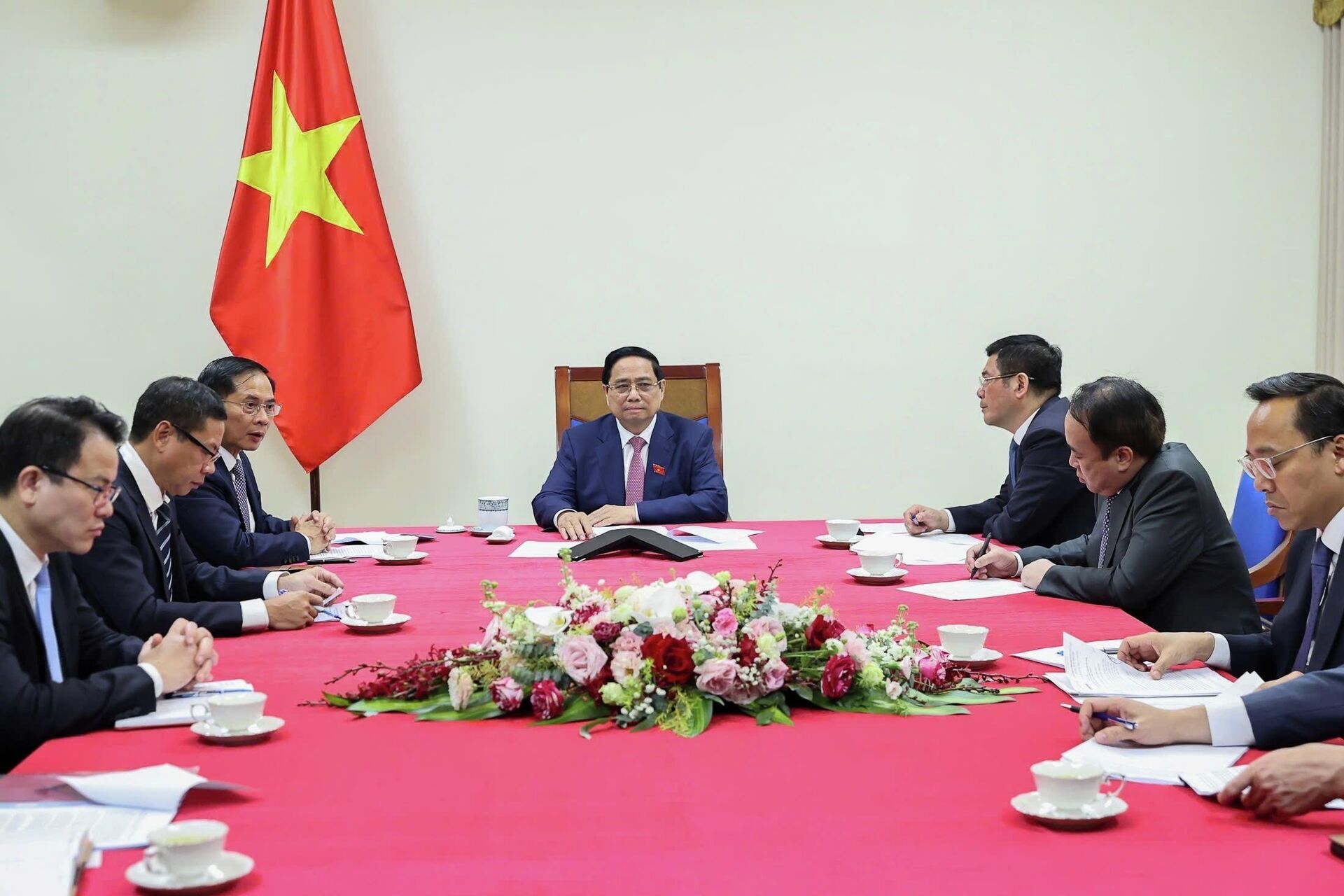 Thủ tướng Phạm Minh Chính điện đàm với Tổng giám đốc Tập đoàn Năng lượng Nguyên tử Quốc gia Liên bang Nga (Rosatom) Alexey Likhachev - Sputnik Việt Nam, 1920, 11.12.2025