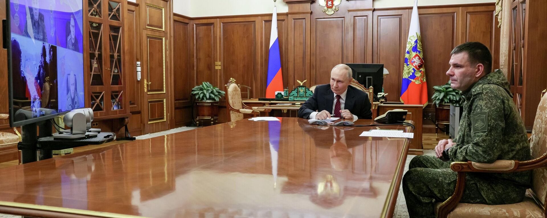 Tổng thống Vladimir Putin đã có cuộc họp bàn về tình hình tại khu vực chiến dịch quân sự đặc biệt Tổng thống Vladimir Putin đã có cuộc họp bàn về tình hình tại khu vực chiến dịch quân sự đặc biệt - Sputnik Việt Nam, 1920, 11.12.2025