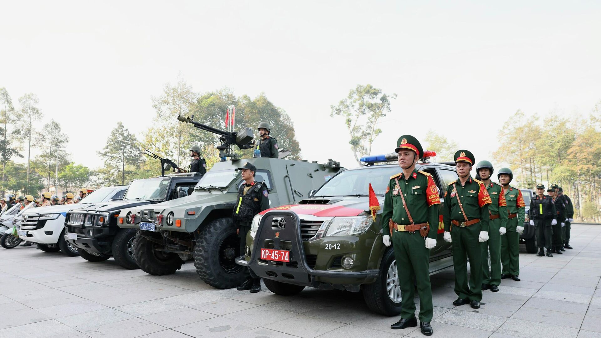 Sáng nay (12/12), tại phường Thủ Dầu Một, Công an TPHCM long trọng tổ chức Lễ ra quân thực hiện cao điểm phòng ngừa, phát hiện, ngăn chặn, tấn công trấn áp tội phạm, bảo đảm an ninh, trật tự Tết Nguyên đán Bính Ngọ 2026 và thi đua lập thành tích chào mừng Đại hội Đảng toàn quốc lần thứ XIV, bầu cử đại biểu Quốc hội khóa XVI, Hội đồng nhân dân các cấp nhiệm kỳ 2026 - 2031 trên địa bàn Thành phố. - Sputnik Việt Nam, 1920, 12.12.2025