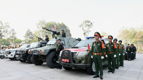 Sáng nay (12/12), tại phường Thủ Dầu Một, Công an TPHCM long trọng tổ chức Lễ ra quân thực hiện cao điểm phòng ngừa, phát hiện, ngăn chặn, tấn công trấn áp tội phạm, bảo đảm an ninh, trật tự Tết Nguyên đán Bính Ngọ 2026 và thi đua lập thành tích chào mừng Đại hội Đảng toàn quốc lần thứ XIV, bầu cử đại biểu Quốc hội khóa XVI, Hội đồng nhân dân các cấp nhiệm kỳ 2026 - 2031 trên địa bàn Thành phố. - Sputnik Việt Nam