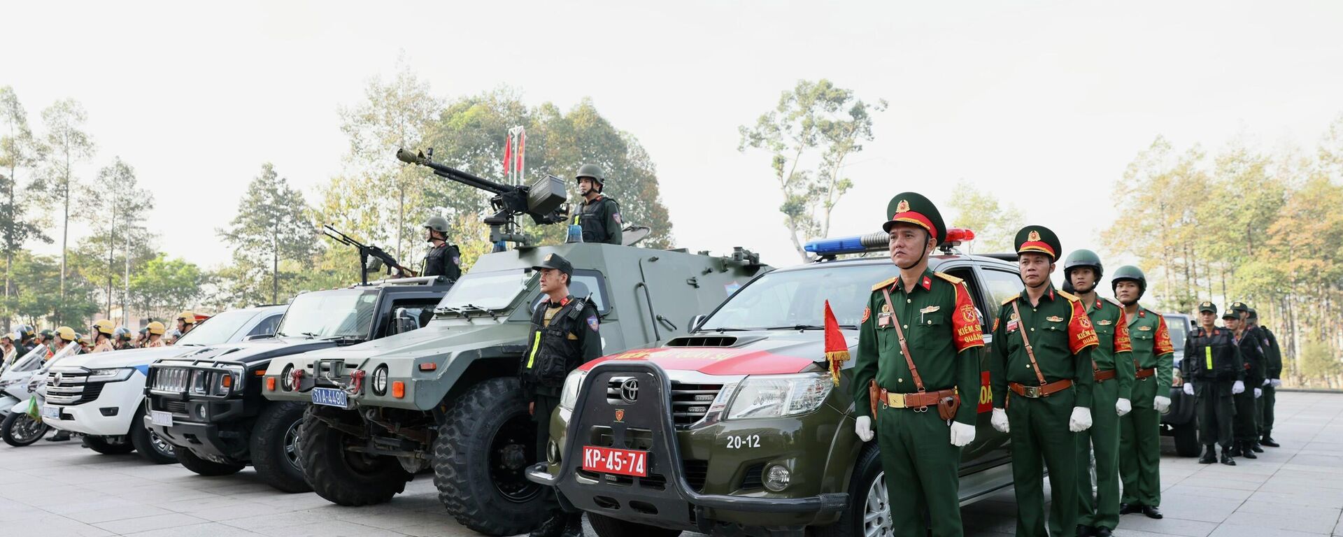Sáng nay (12/12), tại phường Thủ Dầu Một, Công an TPHCM long trọng tổ chức Lễ ra quân thực hiện cao điểm phòng ngừa, phát hiện, ngăn chặn, tấn công trấn áp tội phạm, bảo đảm an ninh, trật tự Tết Nguyên đán Bính Ngọ 2026 và thi đua lập thành tích chào mừng Đại hội Đảng toàn quốc lần thứ XIV, bầu cử đại biểu Quốc hội khóa XVI, Hội đồng nhân dân các cấp nhiệm kỳ 2026 - 2031 trên địa bàn Thành phố. - Sputnik Việt Nam, 1920, 12.12.2025
