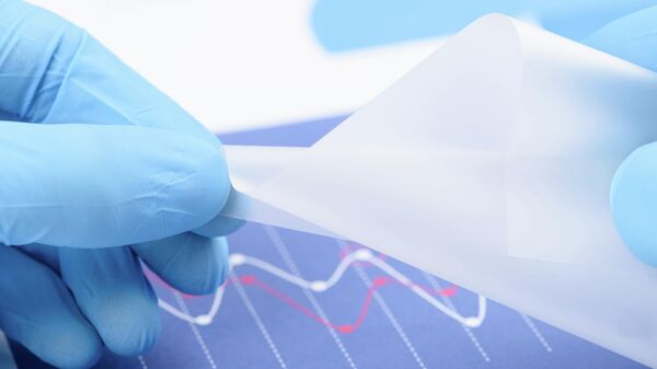 Cuộn phim trong tay một nhà nghiên cứu - Sputnik Việt Nam